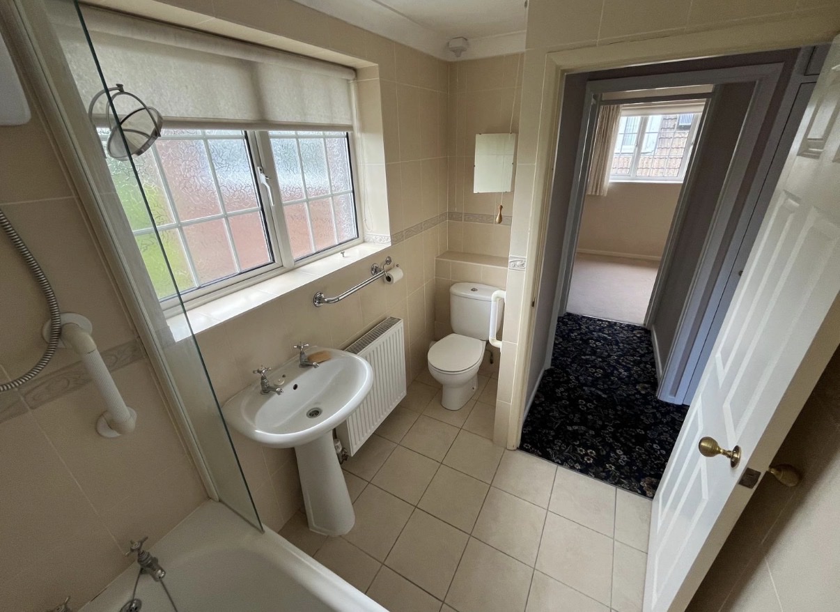 Bathroom before renovation